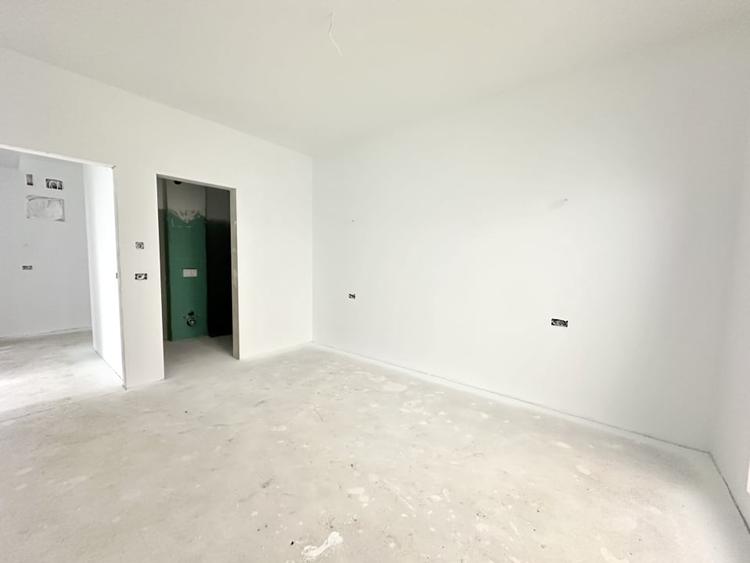 Apartament cu 3 camere decomandat, mobilat în Dumbrăvița