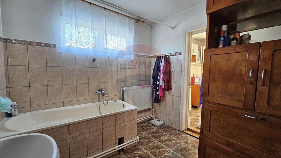 Casă cu 5 camere cu Teren 2078 Mp în Bogata