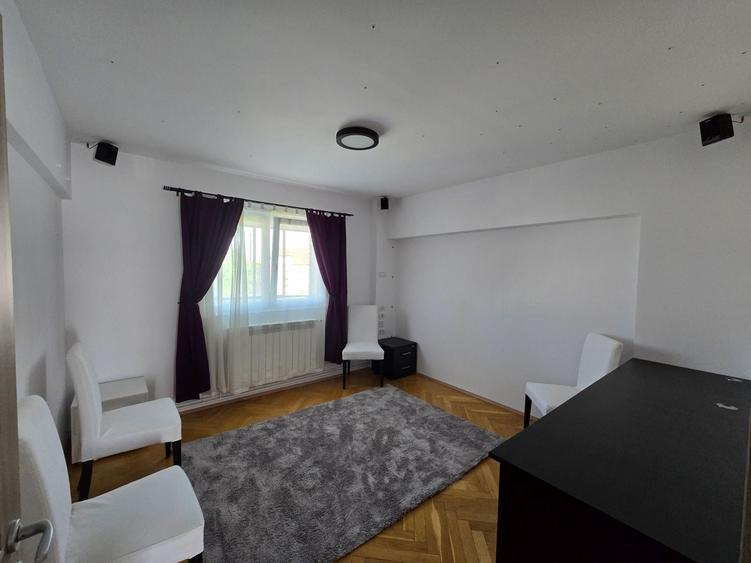 Apartament cu 3 camere decomandat, mobilat în Lipovei