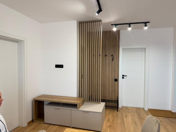 Apartament cu 3 camere decomandat, mobilat în Independenței
