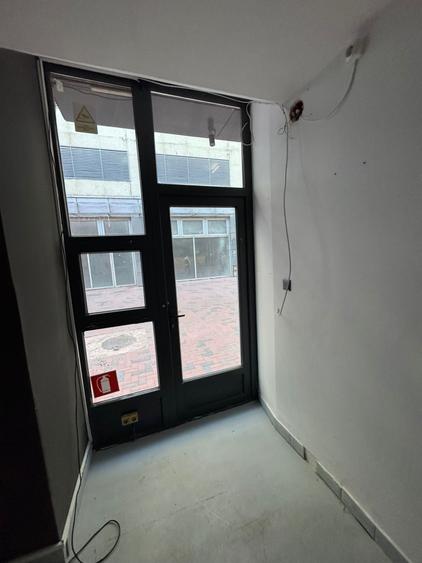 Spațiu comercial, de 81.400001525879 mp, în P-ța Unirii