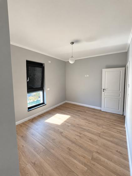 Duplex cu 5 camere cu Canalizare în Covaci