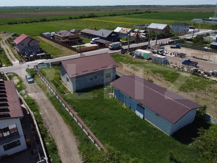 Casă individuală cu 5 camere cu Canalizare în Lazuri