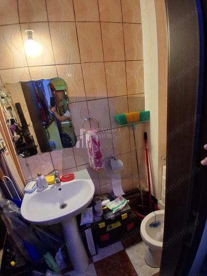 Apartament cu 3 camere semidecomandat în Gorjului
