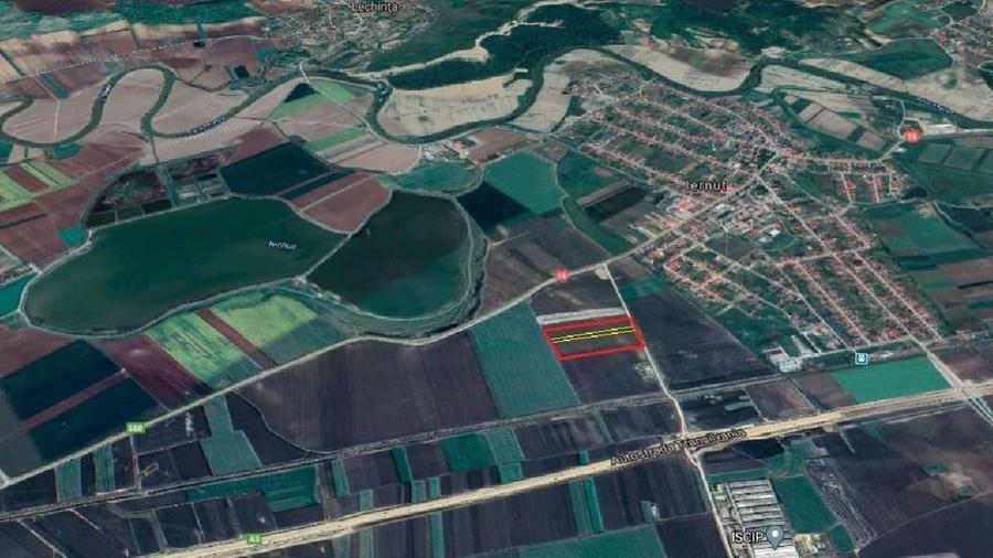 Teren agricol intravilan de 27700 mp, în Nord-Vest