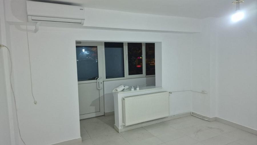 Apartament cu 3 camere decomandat, mobilat în Tei