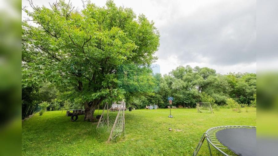 Apartament cu 3 camere semidecomandat, mobilat în Florești