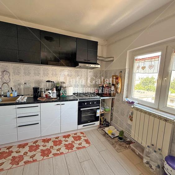 Apartament cu 3 camere decomandat în Micro 20