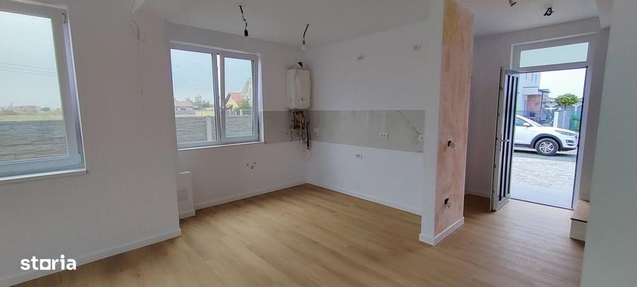 Casă cu 3 camere cu Teren 370 Mp în Moșnița Nouă