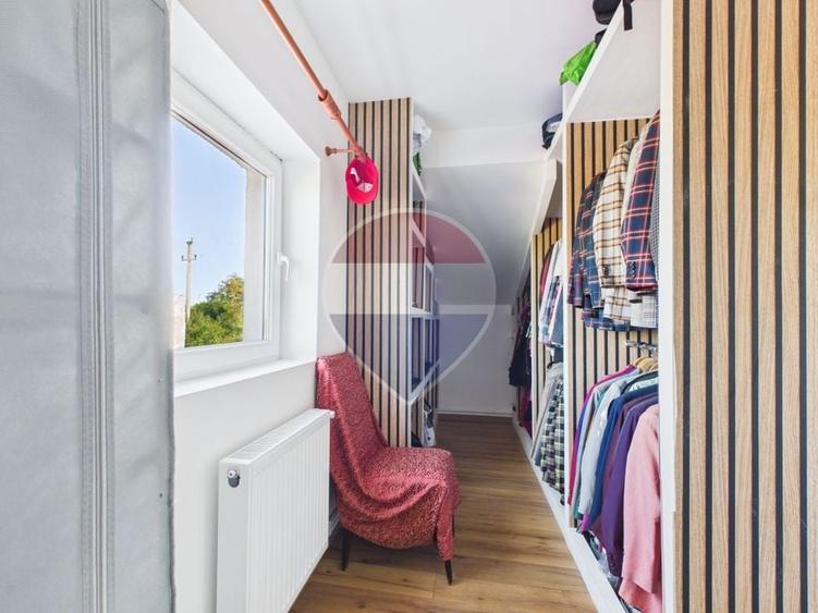 Casă individuală cu 8 camere cu Teren 2220 Mp în Dârza