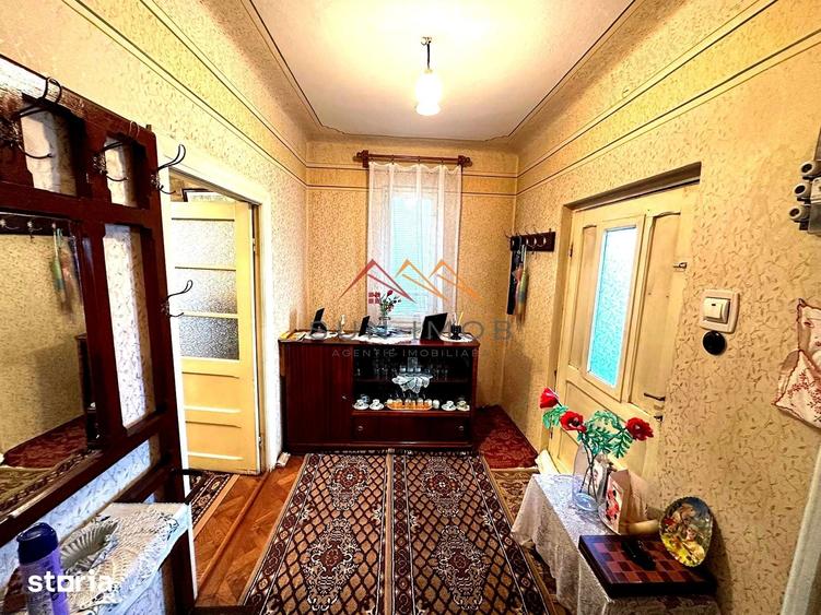 Casă cu 3 camere semidecomandat cu Teren 356 Mp în Central