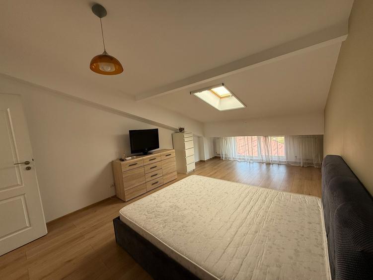 Penthouse cu 4 camere decomandat în Berceni