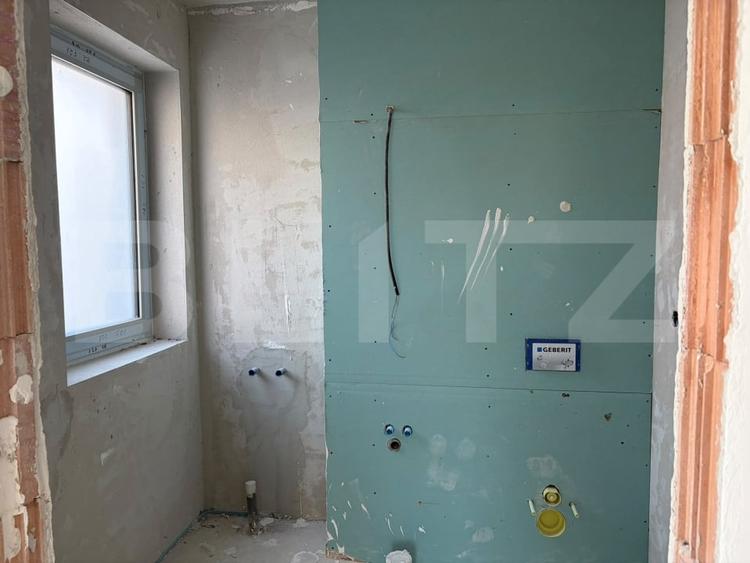 Apartament cu 3 camere semidecomandat în Central