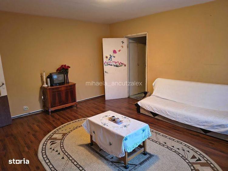Vand apartament 3 camere