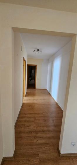 Apartament cu 3 camere decomandat, mobilat în Barbu Văcărescu