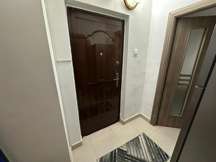 Apartament cu 2 camere semidecomandat, mobilat în Craiovița Nouă