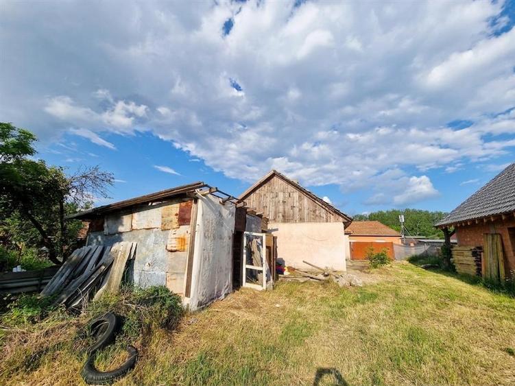 Casă cu 3 camere cu Teren 1940 Mp în Biharia
