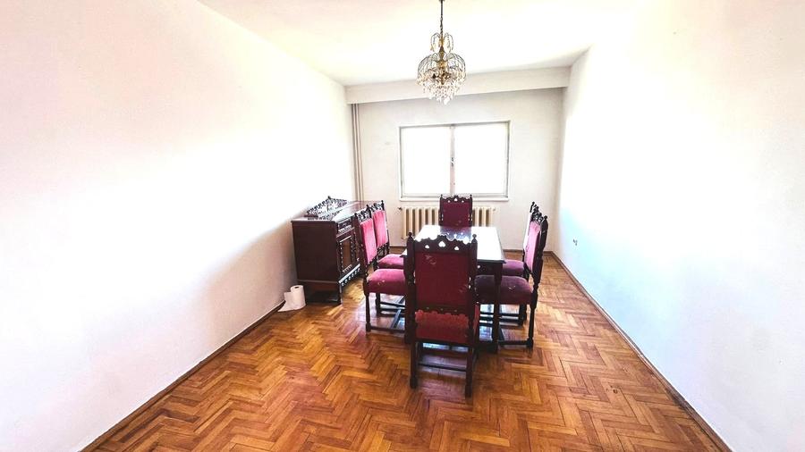 Apartament cu 3 camere decomandat în Central