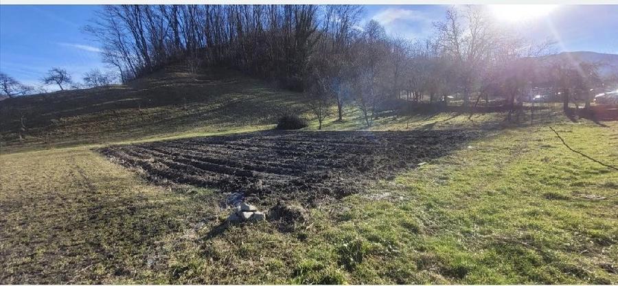 Teren de 3000 mp, în Baru