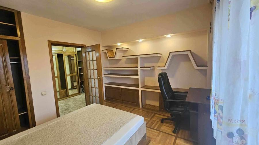 Apartament 3 camere , CENTRAL - ,INDEPENDENTEI   UMF - 5