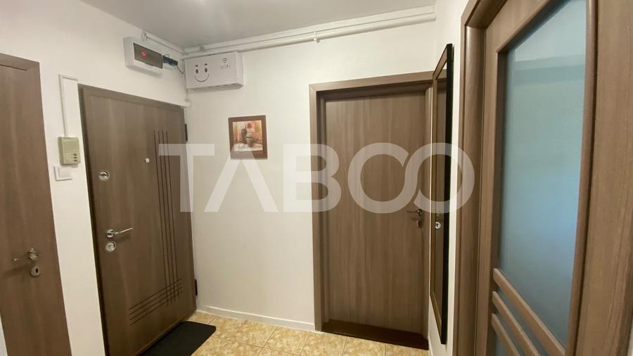 Apartament cu 3 camere decomandat, mobilat în Vasile Aaron