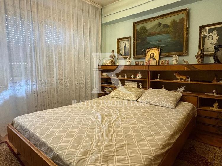 Apartament cu 4 camere decomandat, mobilat în Dacia