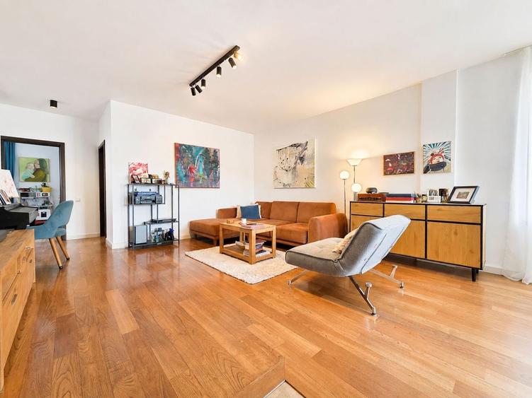 Apartament cu 3 camere semidecomandat, mobilat în Bună Ziua