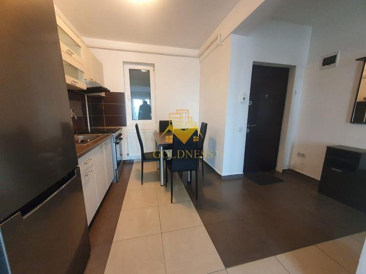 Apartament cu 3 camere semidecomandat, mobilat în Iris