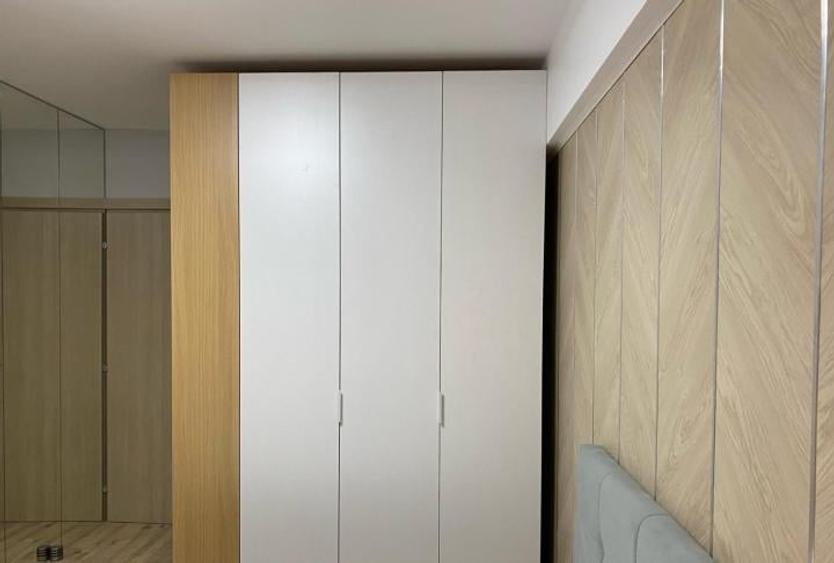 Apartament cu 3 camere decomandat, mobilat în Băneasa