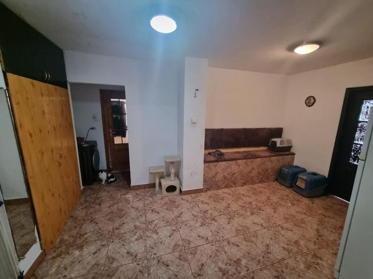Apartament cu 2 camere decomandat, mobilat în Far
