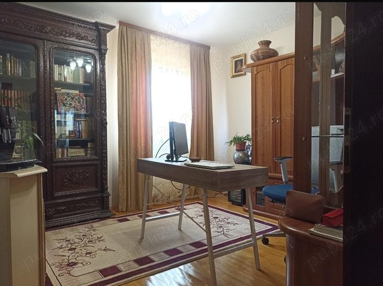 Casă cu 6 camere cu Teren 1000 Mp în Central