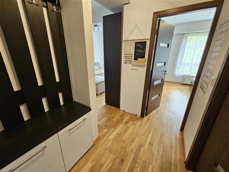Apartament cu 2 camere semidecomandat, mobilat în Schei