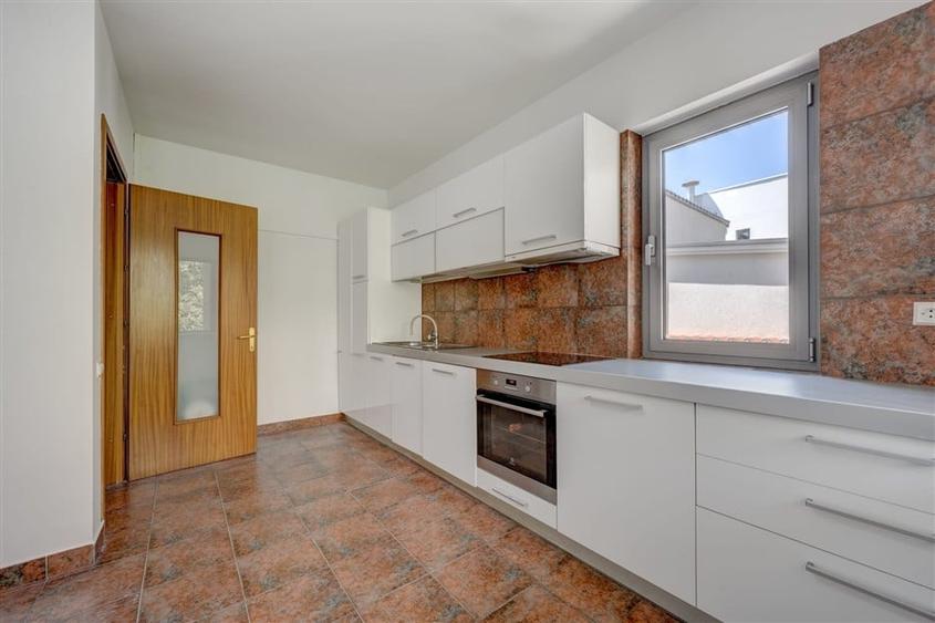 Apartament cu 4 camere decomandat în Dorobanți