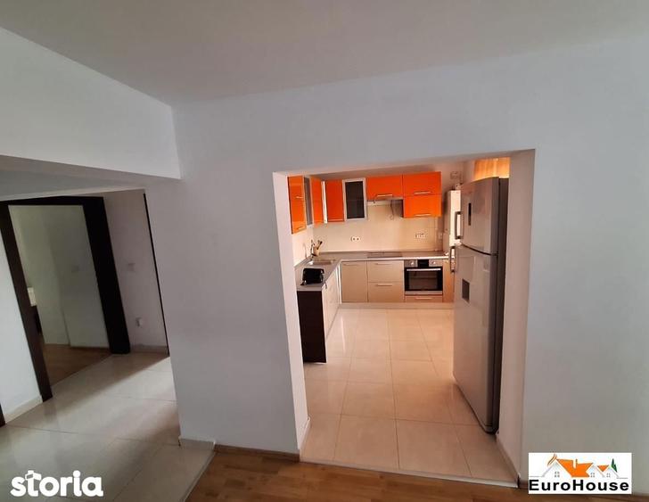 Apartament cu 3 camere decomandat în Cetate