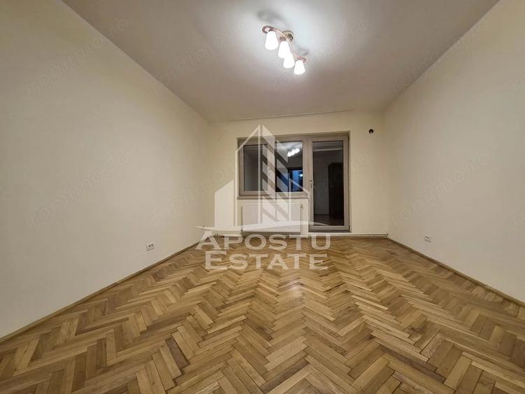 Apartament cu 4 camere decomandat în Malul Mureșului