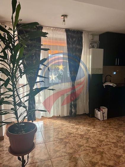 Apartament cu 3 camere decomandat în Craiovița Nouă