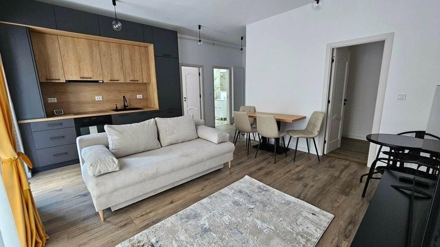 Apartament cu 2 camere decomandat în Central