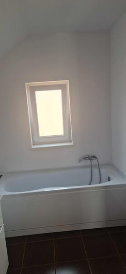 Casă cu 3 camere cu Teren 250 Mp în Central