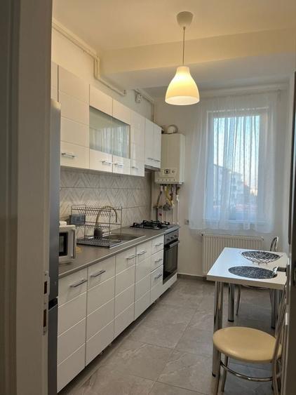Apartament cu 2 camere decomandat în Roșu