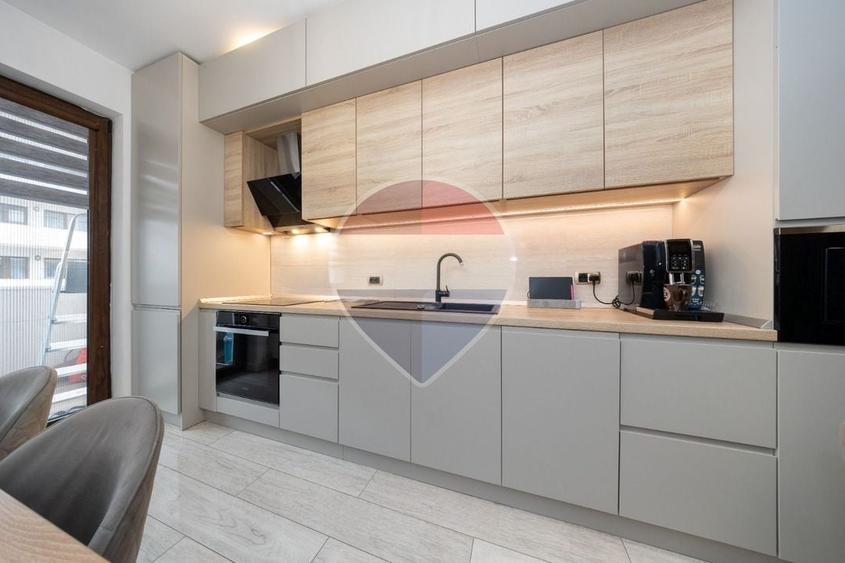 Apartament cu 2 camere decomandat în Tractorul