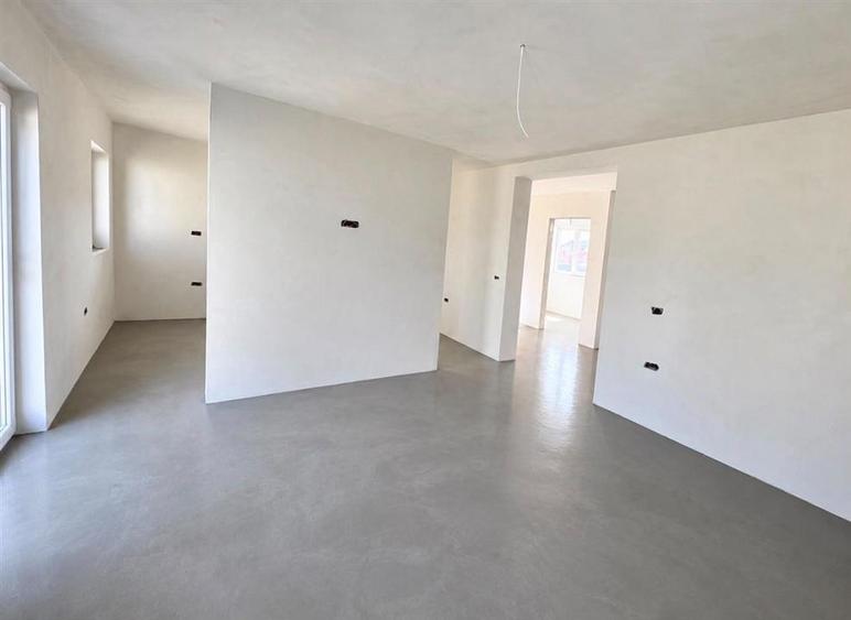 Casă cu 5 camere cu Teren 580 Mp în Exterior Nord