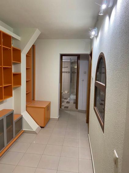 Apartament cu 3 camere decomandat în Lujerului