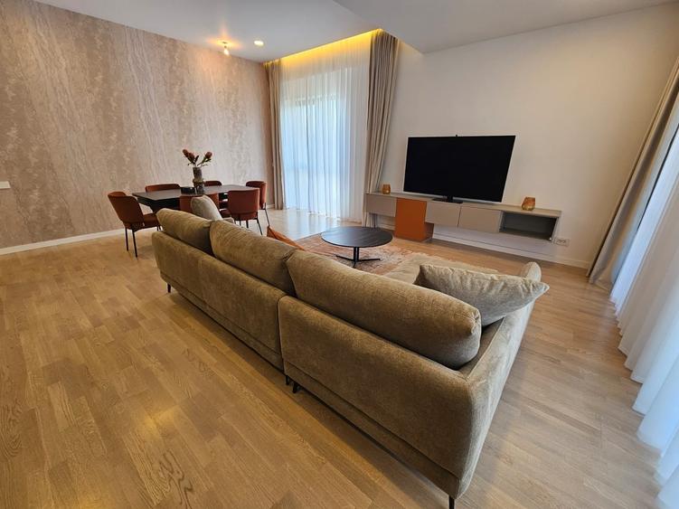 Apartament cu 3 camere decomandat în Pipera