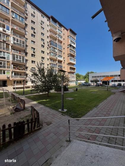 Apartament cu 3 camere decomandat în Vitan