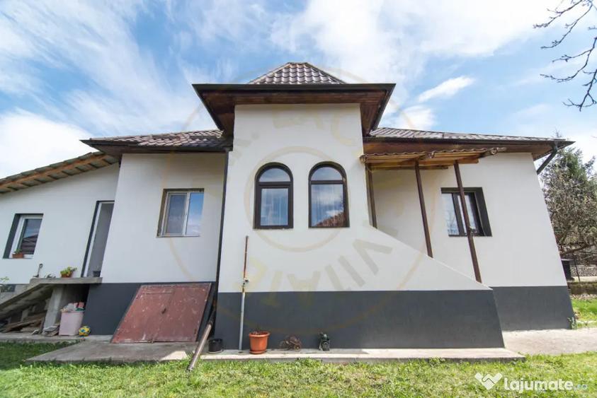Casă cu 3 camere cu Teren 1000 Mp în Văcarea