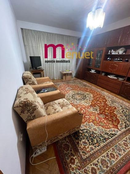 Apartament cu 3 camere decomandat în Central