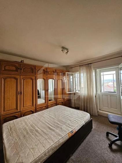 Apartament cu 3 camere decomandat, mobilat în Între Lacuri