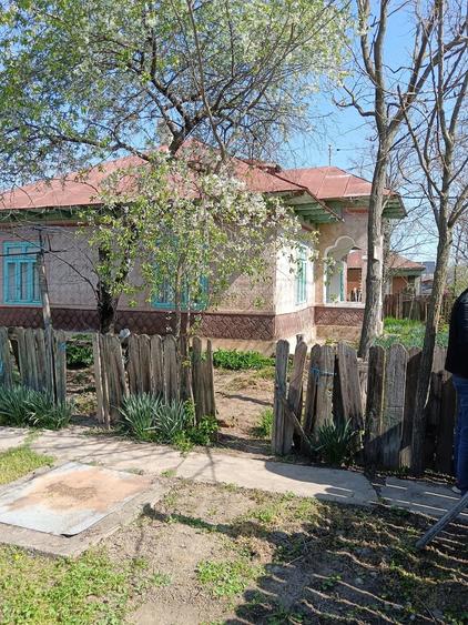 Casă cu 4 camere cu Teren 2988 Mp în Central
