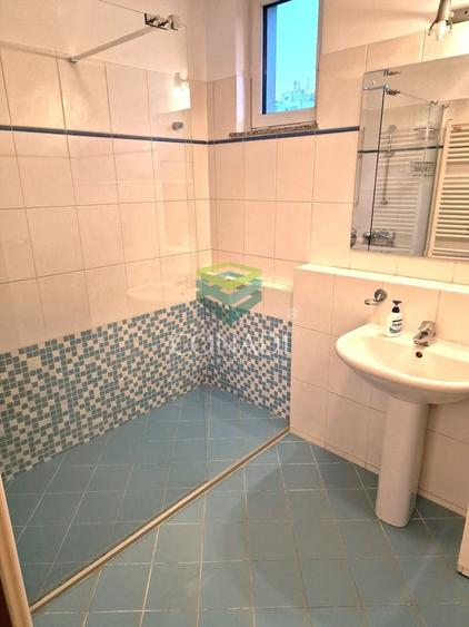 Apartament cu 2 camere semidecomandat, mobilat în Romană