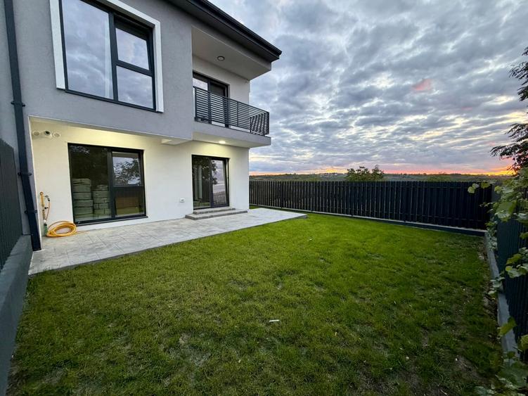 Duplex cu 4 camere cu Canalizare în Bucium